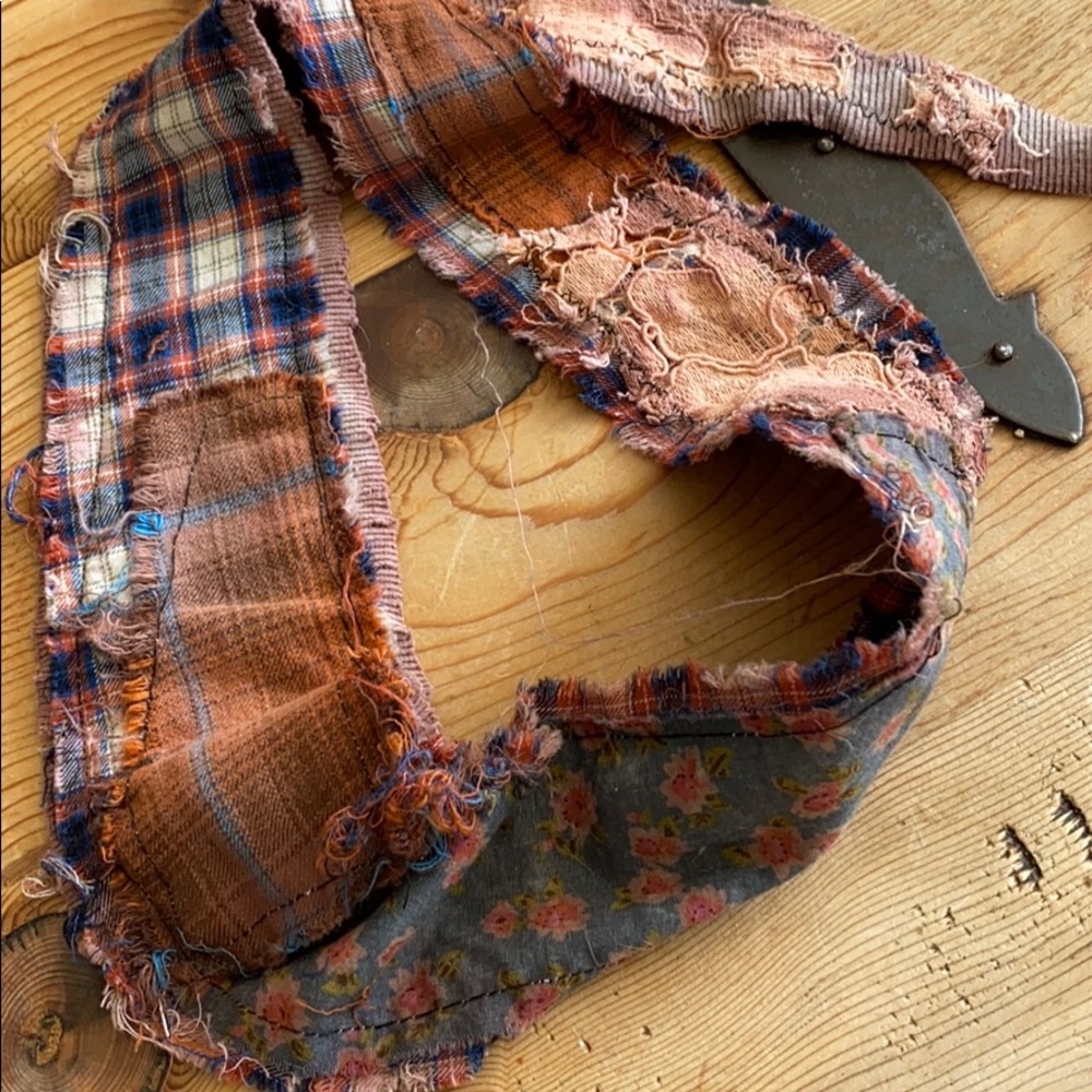 beat up dystopian bandana - Picture 8 of 8